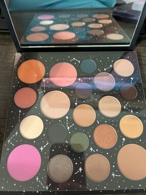 Multitone Women's Makeup Palette – Pink, Peach, Green, Gold, Brown Shades